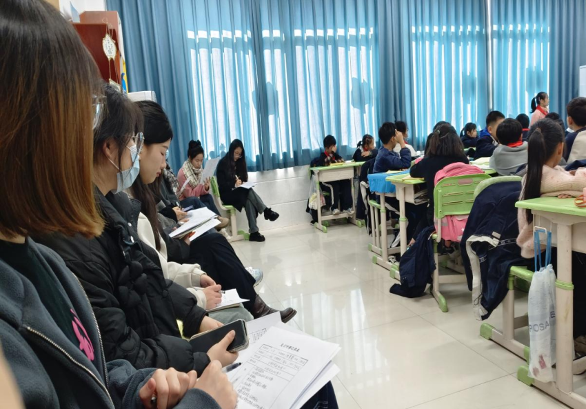 hahabet博弈首选与郑州市第四十七中学教育集团郑东思贤学校成功举行合作共建签约暨揭牌仪式2.png